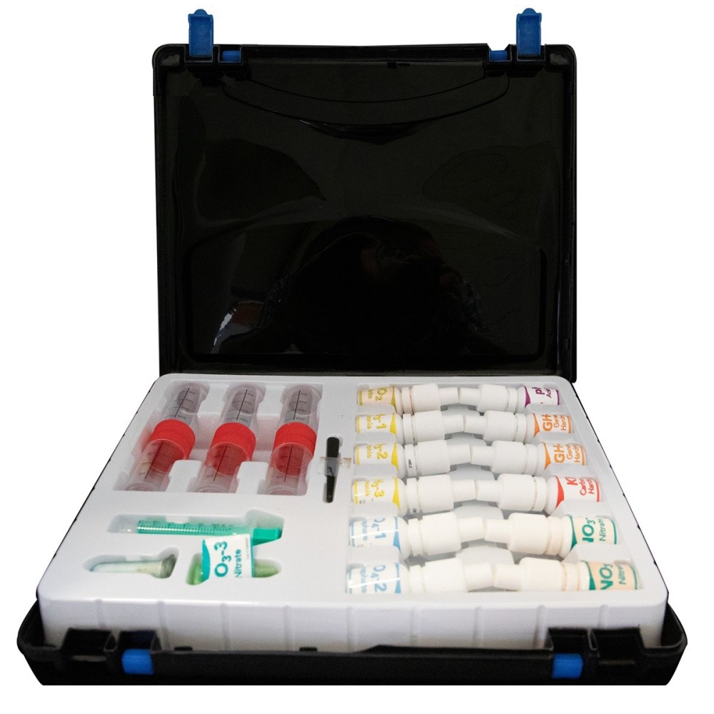 Valise TESTLAB COLOMBO pour bassin à carpes koi